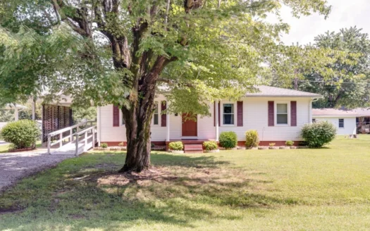 Home in Town for Sale in Hohenwald, Tennessee