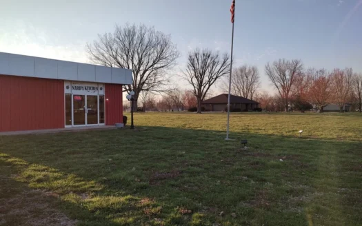 Local Hometown Restaurant Located  Close to Stockton Lake