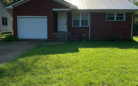 Single Family Home in Town for Sale In, Hohenwald, Tennessee