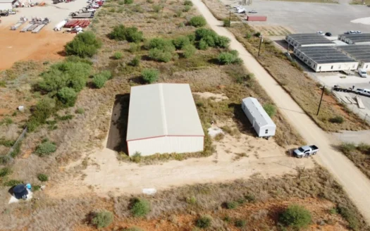 Warehouse, Office, & 2.5 Ac for Sale in Heart Of Eagle Ford!