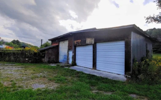 Property with Garage for Sale in Copper Hill Va!