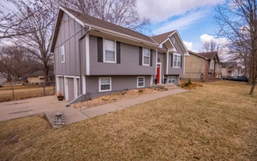 Home for Sale in Oak Grove, Mo