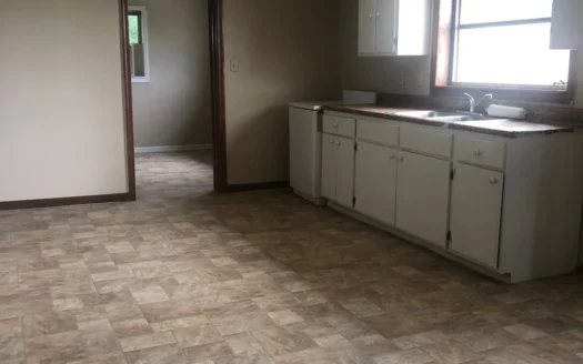 Full Brick 3 Br 1 Ba Home on 24 Acres in Hawkins County Tn