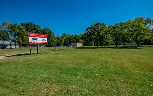 Prime Commercial Real Estate in the Heart Of Chapel Hill Tn!