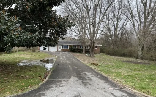 Country Home with 10 Acres for Sale in Tennessee