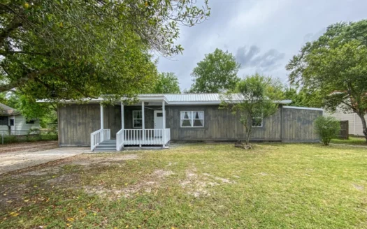 3 Bed / 2 Bath Home for Sale in Town Geneva