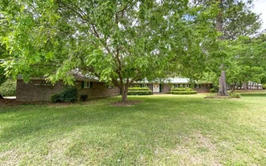 3 Bedroom / 2 Bathroom Brick Home for Sale in Geneva, Al