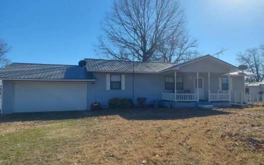 Country Home Near Lakes and Rivers in Southern Missouri