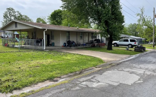 4 Bedroom 1.5 Bath Home in Town