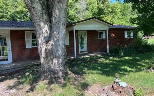 3 Bed  1 1/2 Bath Brick Home on 3 Lots in Mooresburg Tenness