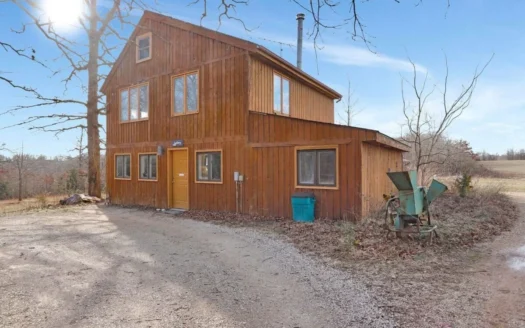 Missouri Property with 3 Homes on Approximately 5 Acres