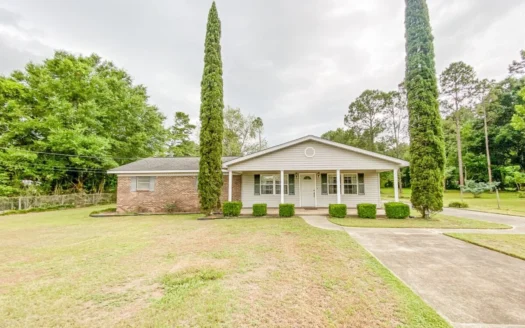 3 Bed / 1.5 Bath Brick Home for Sale in Geneva, Alabama