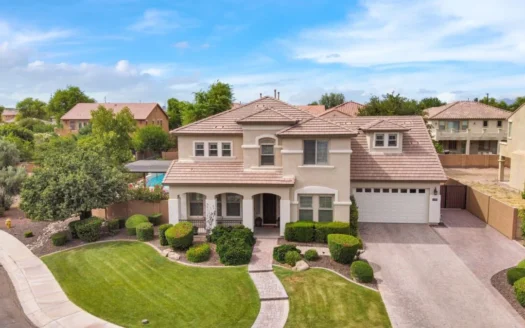 5 Bedroom Remodeled Home with Pool Gilbert, Az