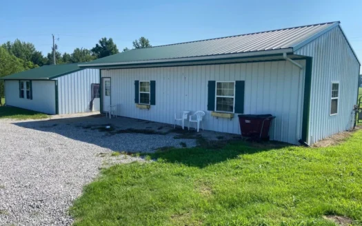 Country Home in Metcalfe County / Business Opportunities