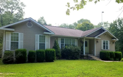 Beautiful Home in West Plains on over 3 Acres
