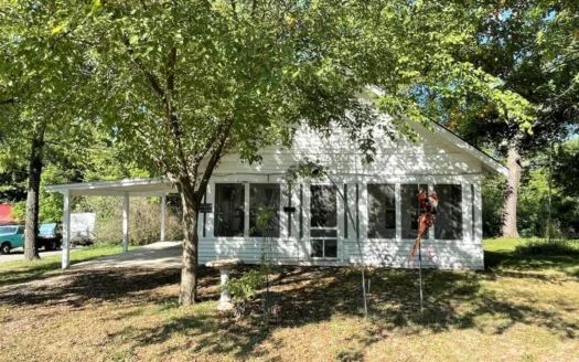 Cottage Home with 2 Bedrooms on Large City Lot