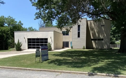 2 Story Home, Pryor, Ne Ok, 7 Bed,5.5 Bath, Income Producing