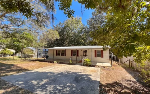 Country Home – Minutes to the Suwannee River!