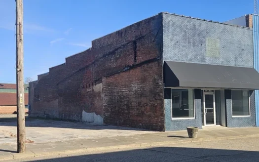 Large Commercial building in Rector Arkansas For sale Newly Updated