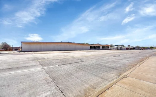 Strategic Industrial Warehouse with Highway Frontage Clinton,OK