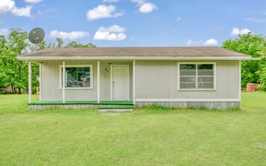 Starter Home on Half An Acre For Sale in Powderly TX, NE TX