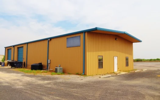 Warehouse/Trucking Yard for sale in Asherton, Texas