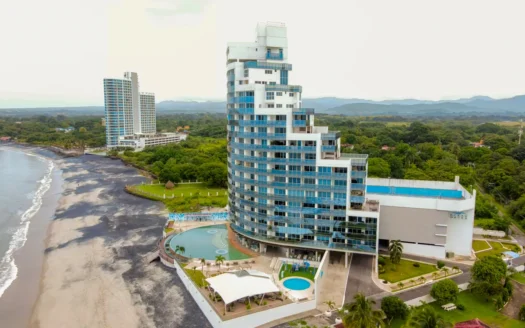 Ocean Front Apartment at Ocean Waves Gorgona