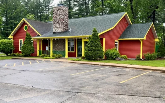 Commercial Restaurant Property For Sale or Lease- Waupaca WI