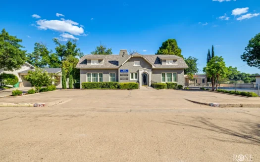 Downtown San Angelo Office with Apartment & Golf Views