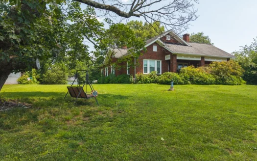 Spacious 3-Bedroom Home on 16.65 Acres in Taylorsville