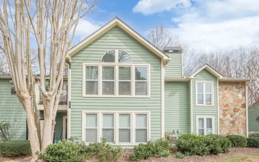 Great investment 2/2 condo with updates in desirable Roswell, GA