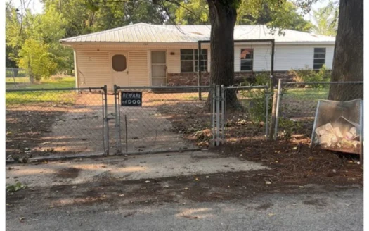 3 Bed 1 Bath Home with Fenced Yard For Sale in Swifton, AR