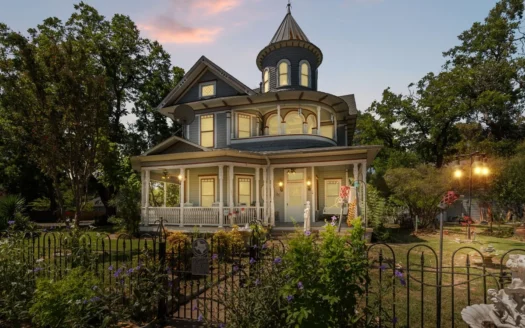 125-Year-Old Victorian Gem for Sale in Hubbard Texas