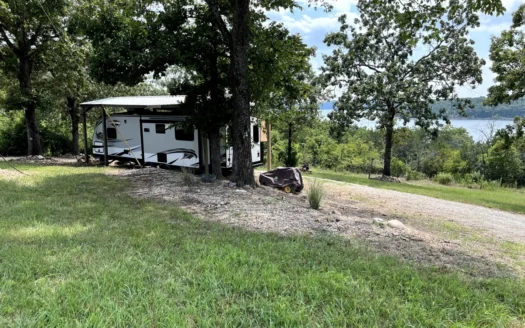 Camper on Bull Shoals Lake for Recreational Retreat