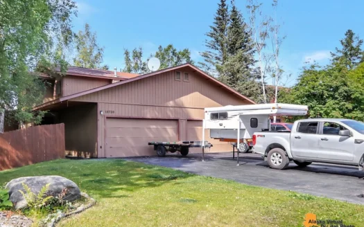 Charming Townhome for Sale in Desirable Eaglewood Subdivision