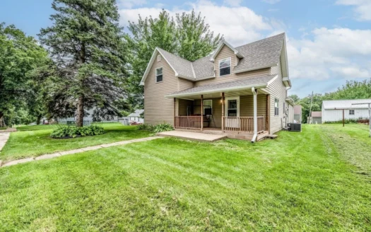4 Bedroom Country Home for Sale in Harlan, Iowa