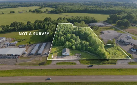 Highly Versatile Commercial Building for Lease in Henderson, TN