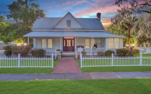 Victorian Charmer In Quaint Downtown High Springs, Fl!