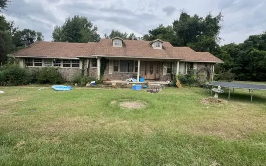 Great Brick Fixer Upper in Charming Linden TX