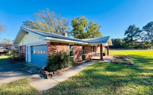 3 BR, 2 full BA Country home on acreage in Prentiss Co., MS