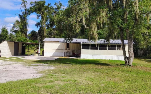 2/2 on 0.46 acres in Cross City, FL in Dixie County Florida