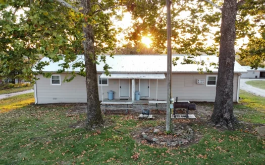 Fully Furnished Duplex on Pomme de Terre!