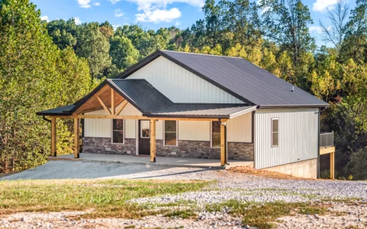 NEW 3 Bed Home Barndominum on 1.09 Acres Harrison & Branson