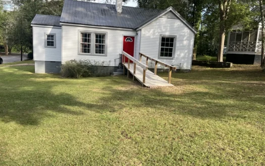 Charming Cottage Across from Ramsey Park – 601 Ashland Dr, Dothan