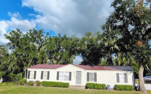 3/2 DWMH on 0.42 Acres in the town of Cross City, Florida!