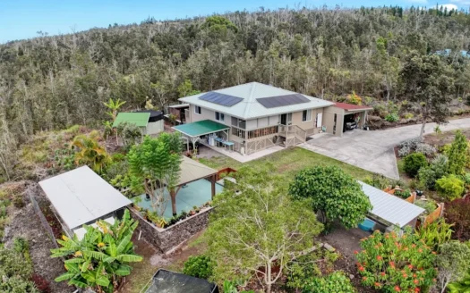 2BR/2BA Hawaii home with dog kennel business, mature landscaping