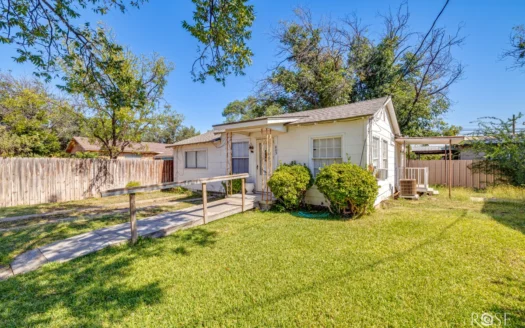 Why Rent When You Can Own?  Fixer-Upper in Sonora,TX