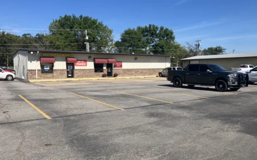 Commercial Property with North Broadway Frontage For Sale