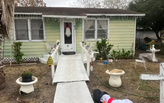 Small Home in Mathis, TX