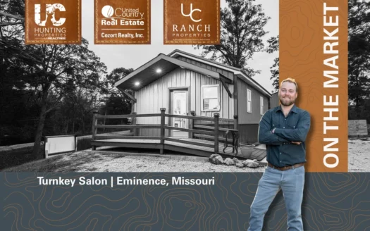 Turnkey Salon in Town for sale in Eminence, Missouri